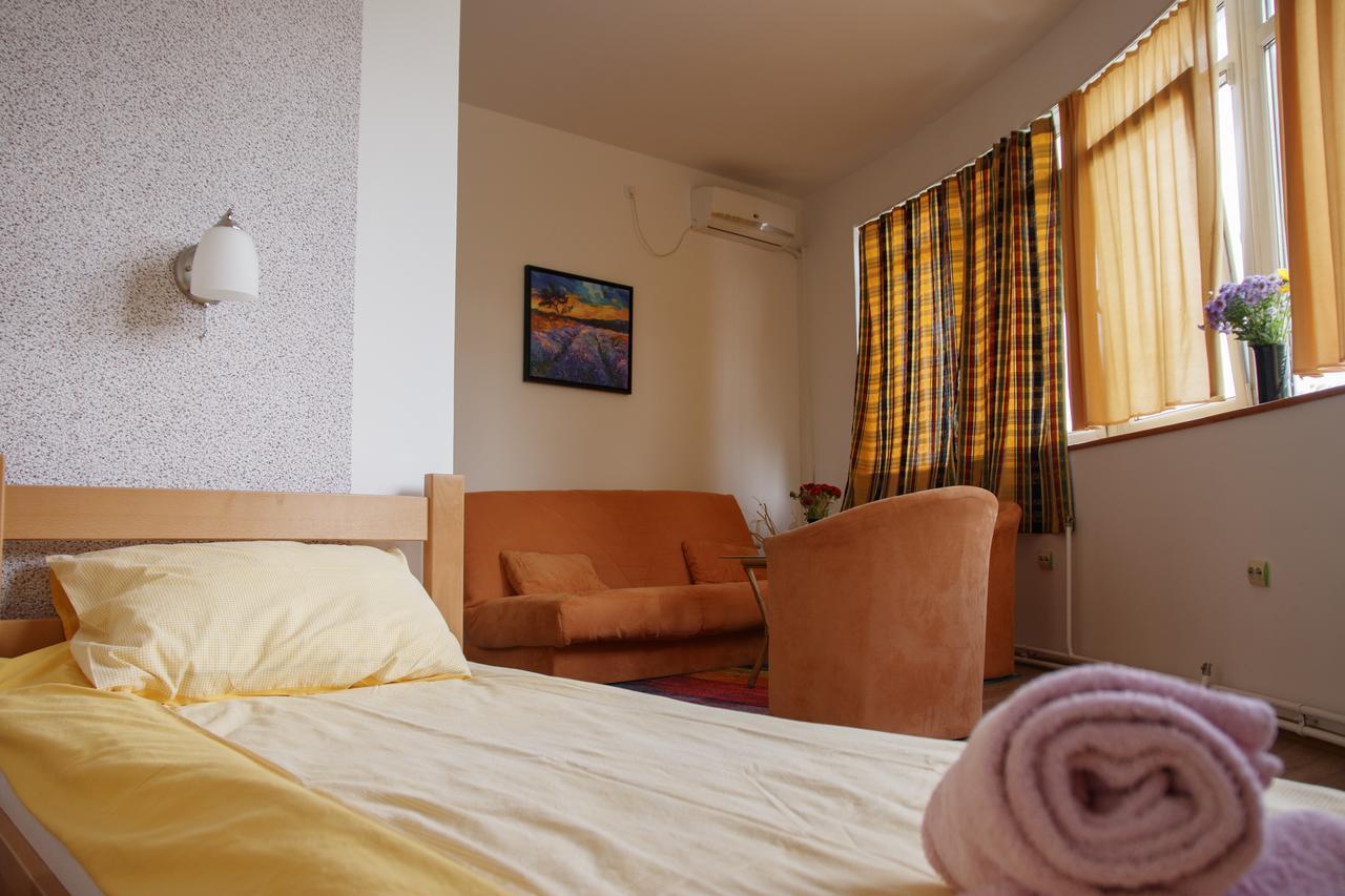 Guesthouse Night&Day Subotica Exterior foto