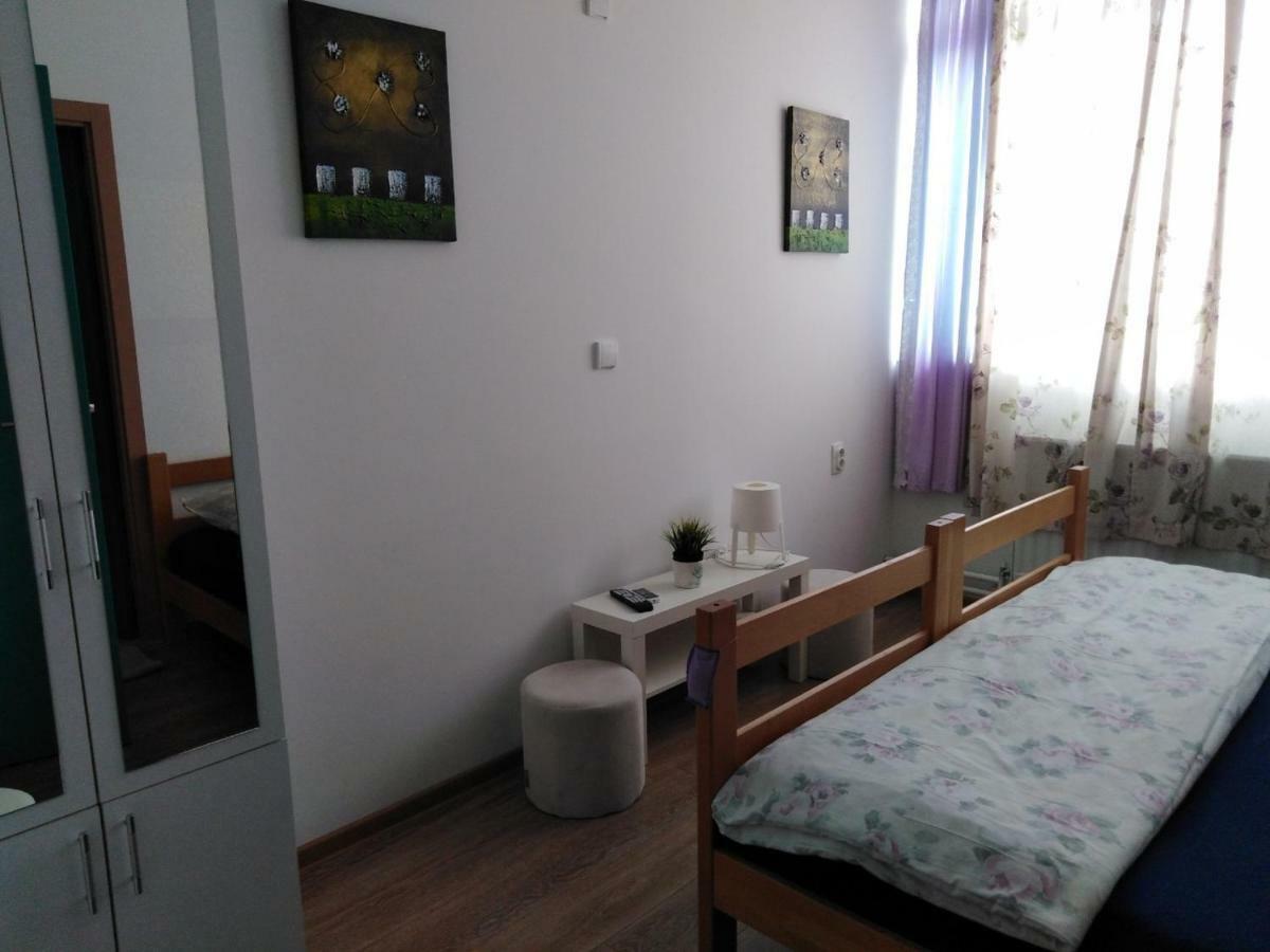 Guesthouse Night&Day Subotica Exterior foto
